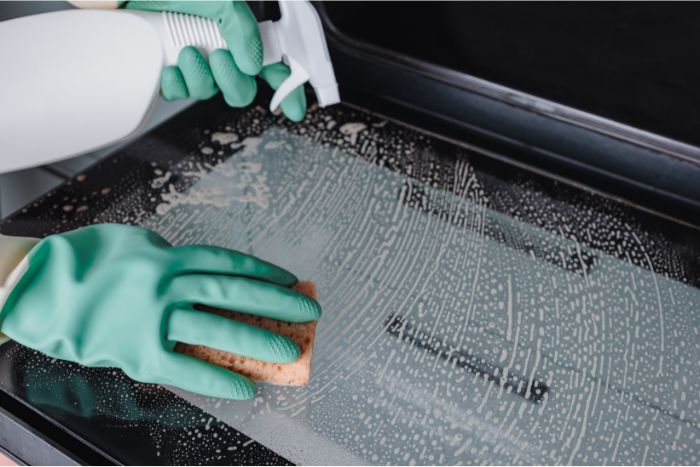 Removing Grease from Kitchen Surfaces Without Harsh Chemicals: Eco-Friendly Tips and Tricks